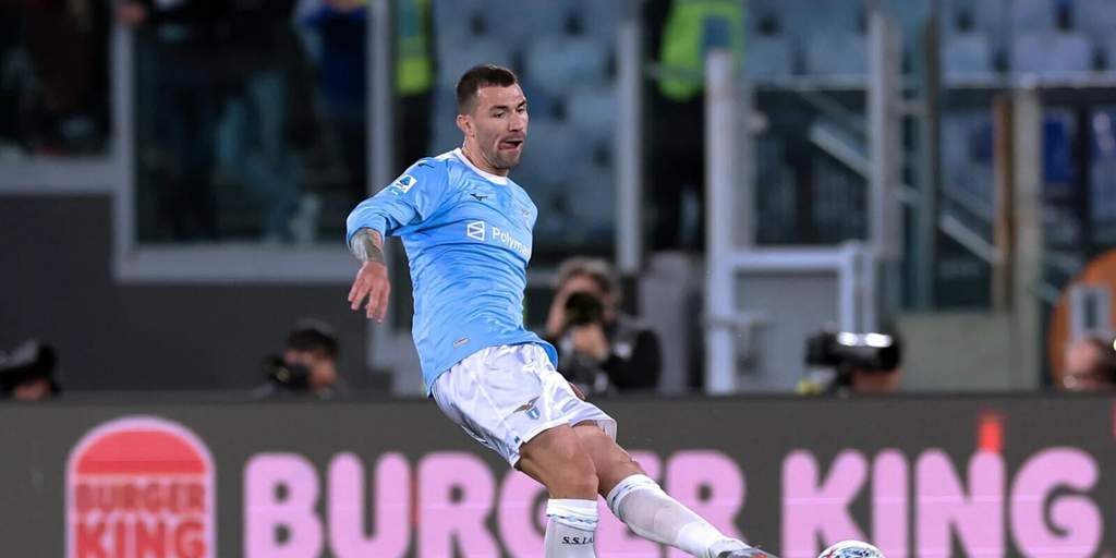 Bek Lazio Alessio Romagnoli saat berlaga sebelum rumor transfer ke Al Sadd mencuat