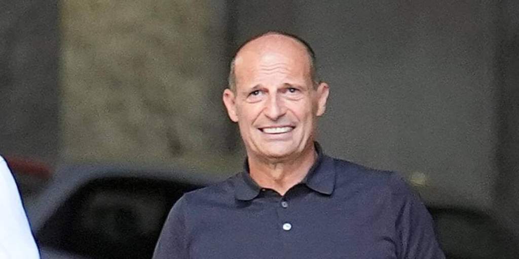 Pelatih baru Napoli Massimiliano Allegri saat mengunjungi pusat latihan klub di Castel Volturno