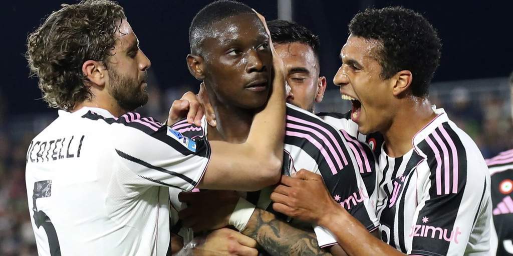 Randal Kolo Muani menjadi target transfer Juventus untuk mengatasi masalah lini depan